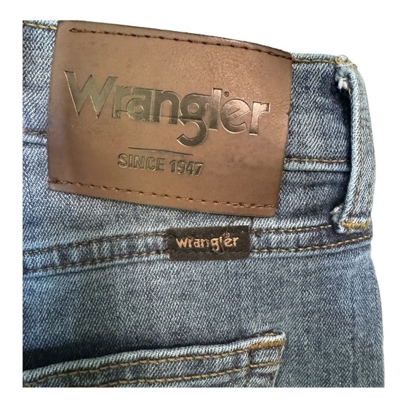Wrangler Women’s Relaxed Fit High Rise Straight Leg Jeans. EUC. Waist 29 - Picture 7 of 10
